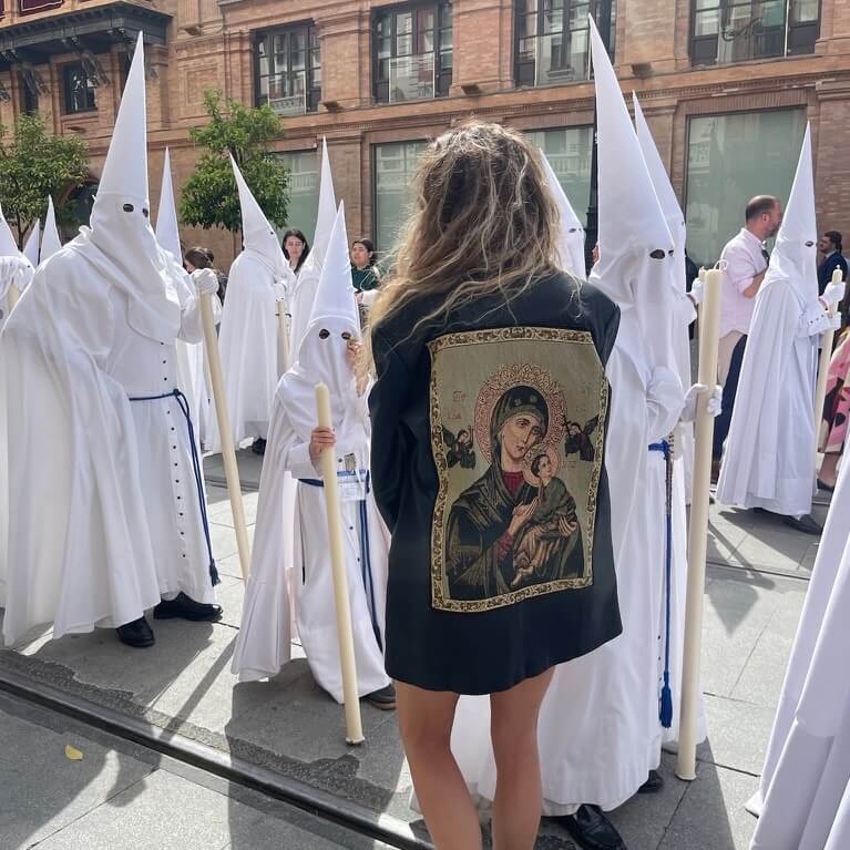 Tradizioni religiose in Spagna durante un viaggio in Europa