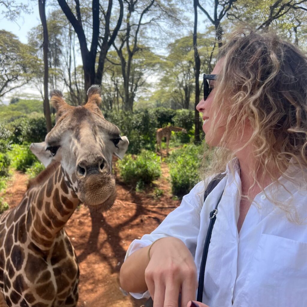 Giraffe a Nairobi durante un itinerario in Kenya di 10 giorni