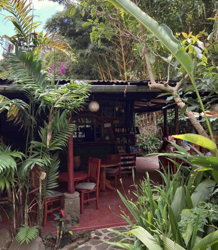Ristorante immerso nella natura a San Marcos La Laguna