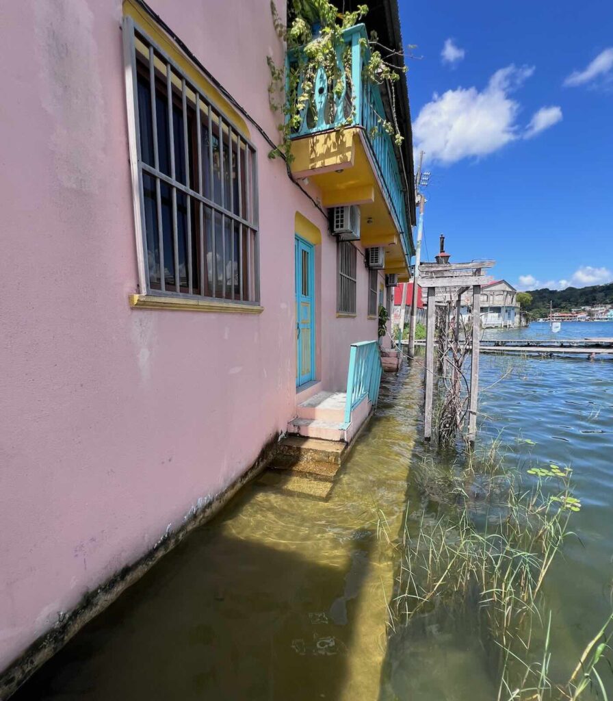 Lungolago di Flores Guatemala sul lago Petén Itzá