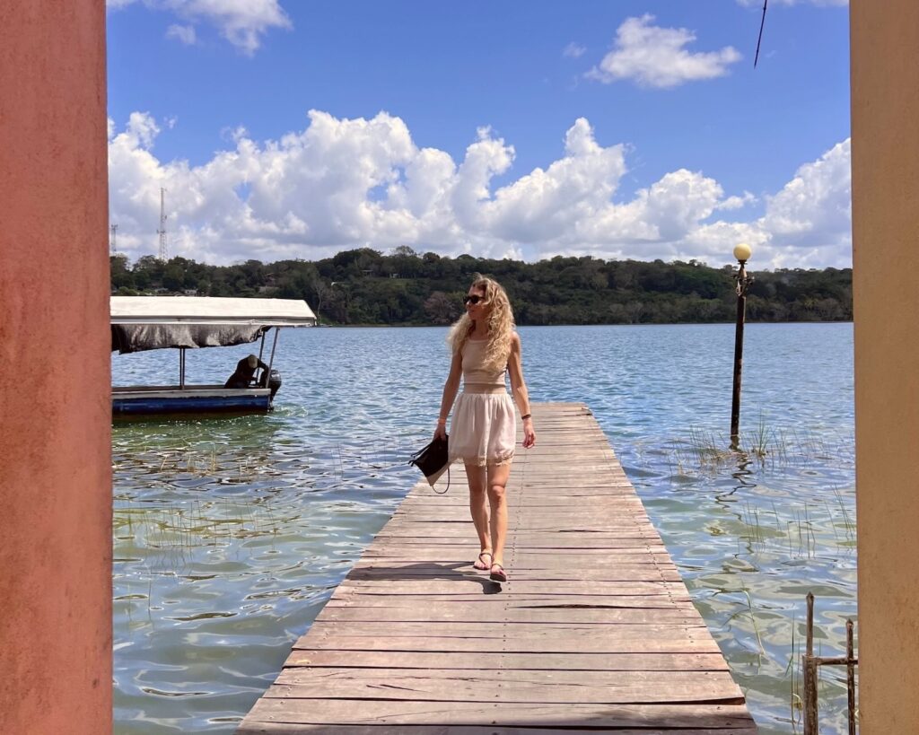 Pontile sul lago Petén Itzá a Flores Guatemala