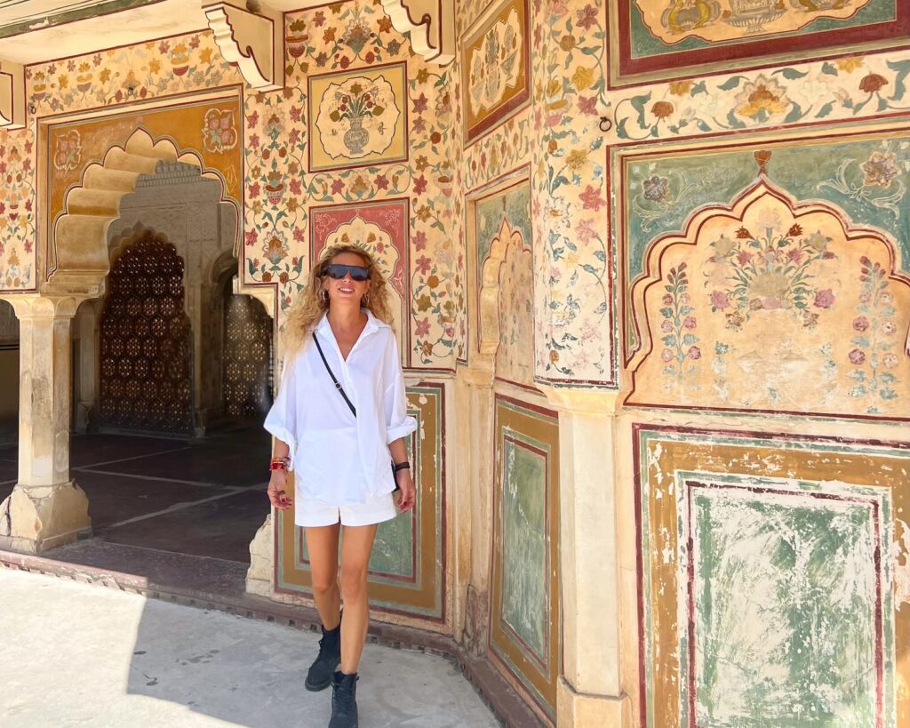 Affreschi del Palazzo di Jaipur durante un itinerario in India del Nord di 14 giorni