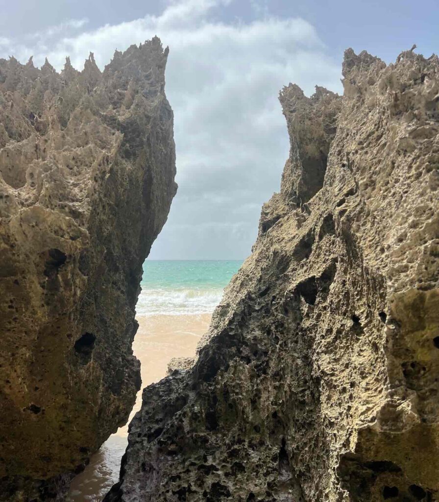 rocce di Praia de Varandinha tra le spiagge più belle di Boa Vista