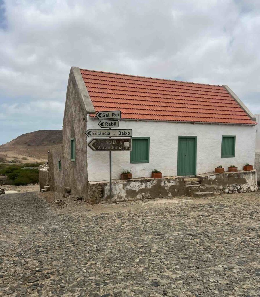 Cartelli stradali a Boa Vista, Capo Verde