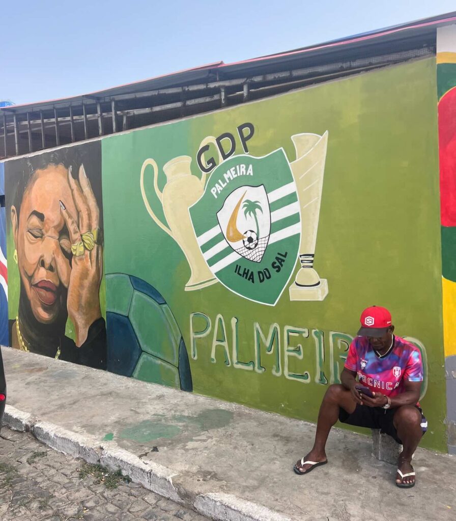 Street art nel villaggio di Palmeira, una delle cose da vedere a Sal Capo Verde