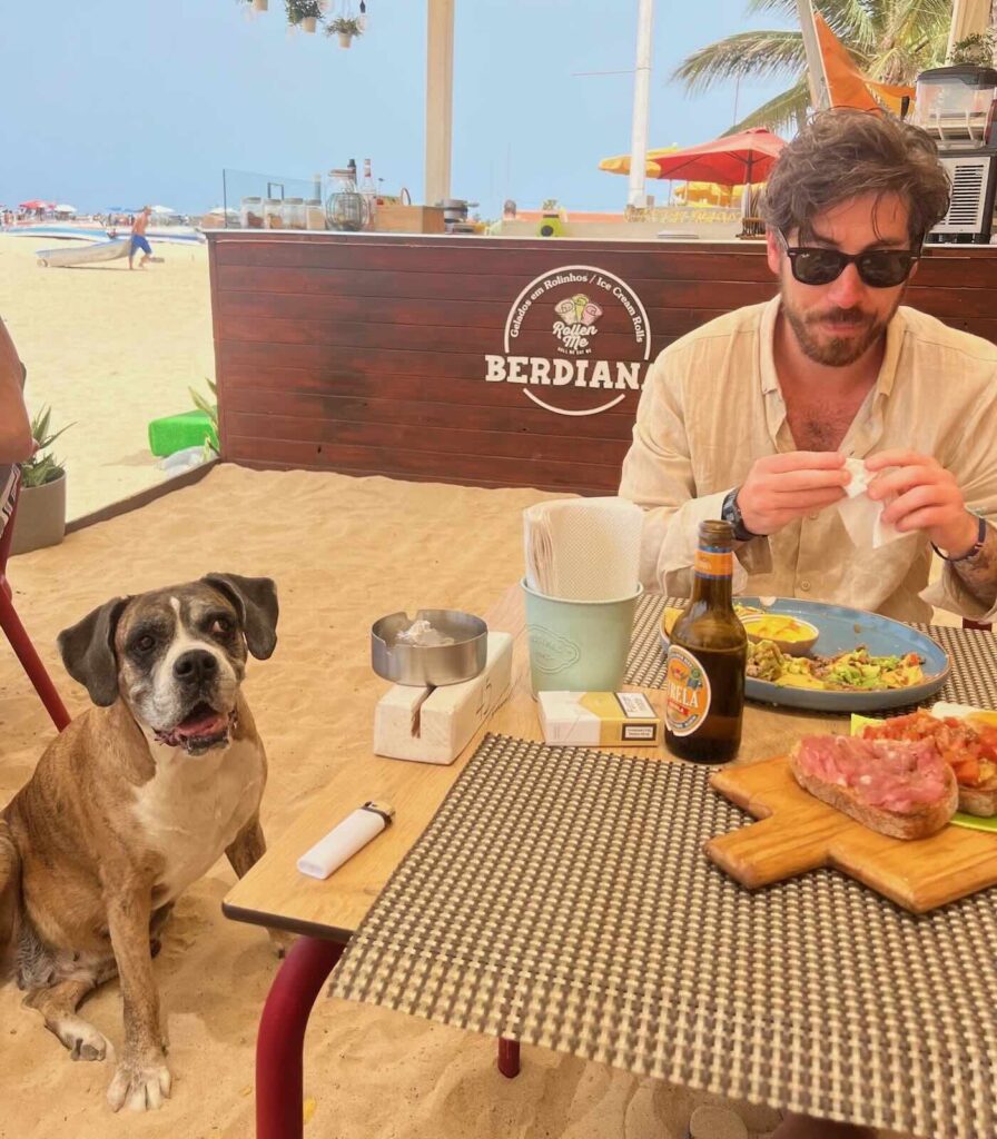 Pranzo al ristorante Barracuda sulla spiaggia di Santa Maria a Sal Capo Verde
