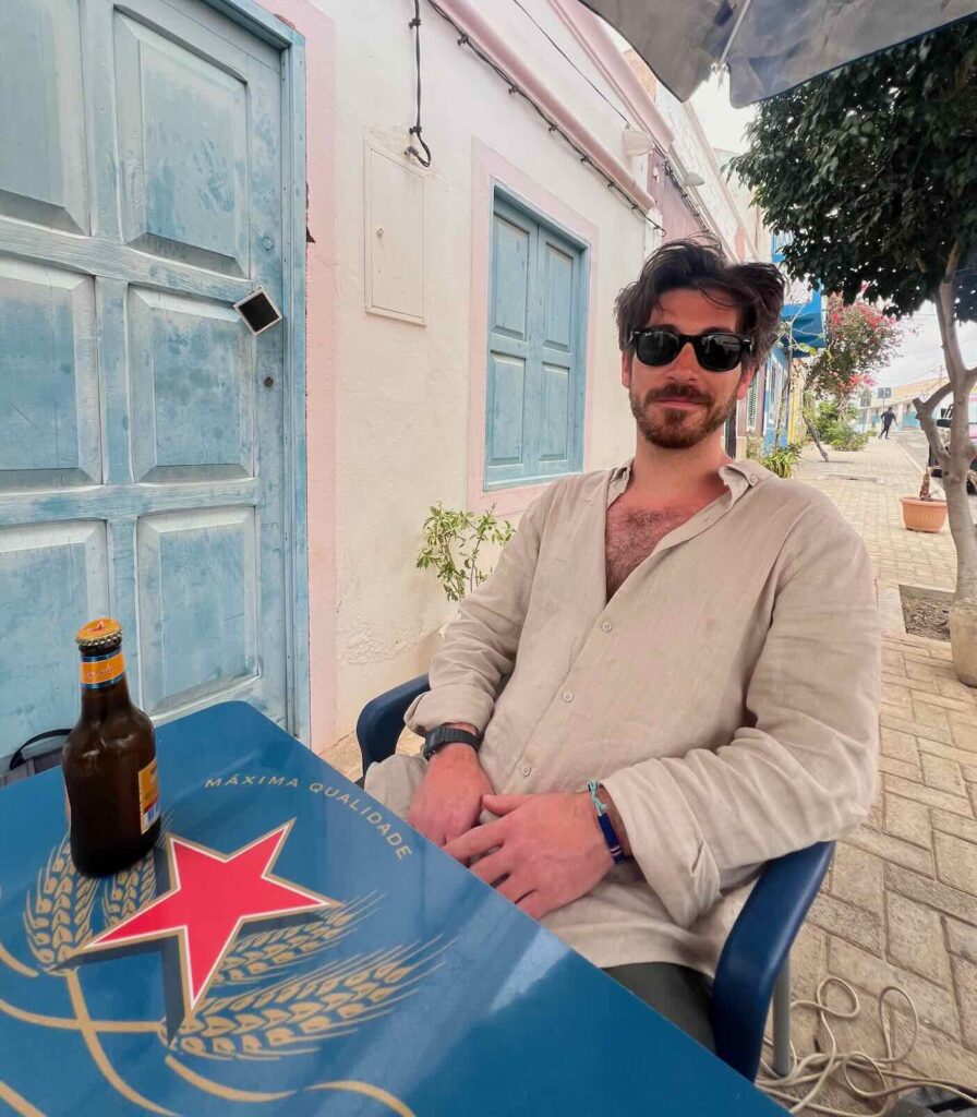 Tavolino esterno del Restaurante Reencontro a Fundo de Figueiras, Boa Vista Capo Verde