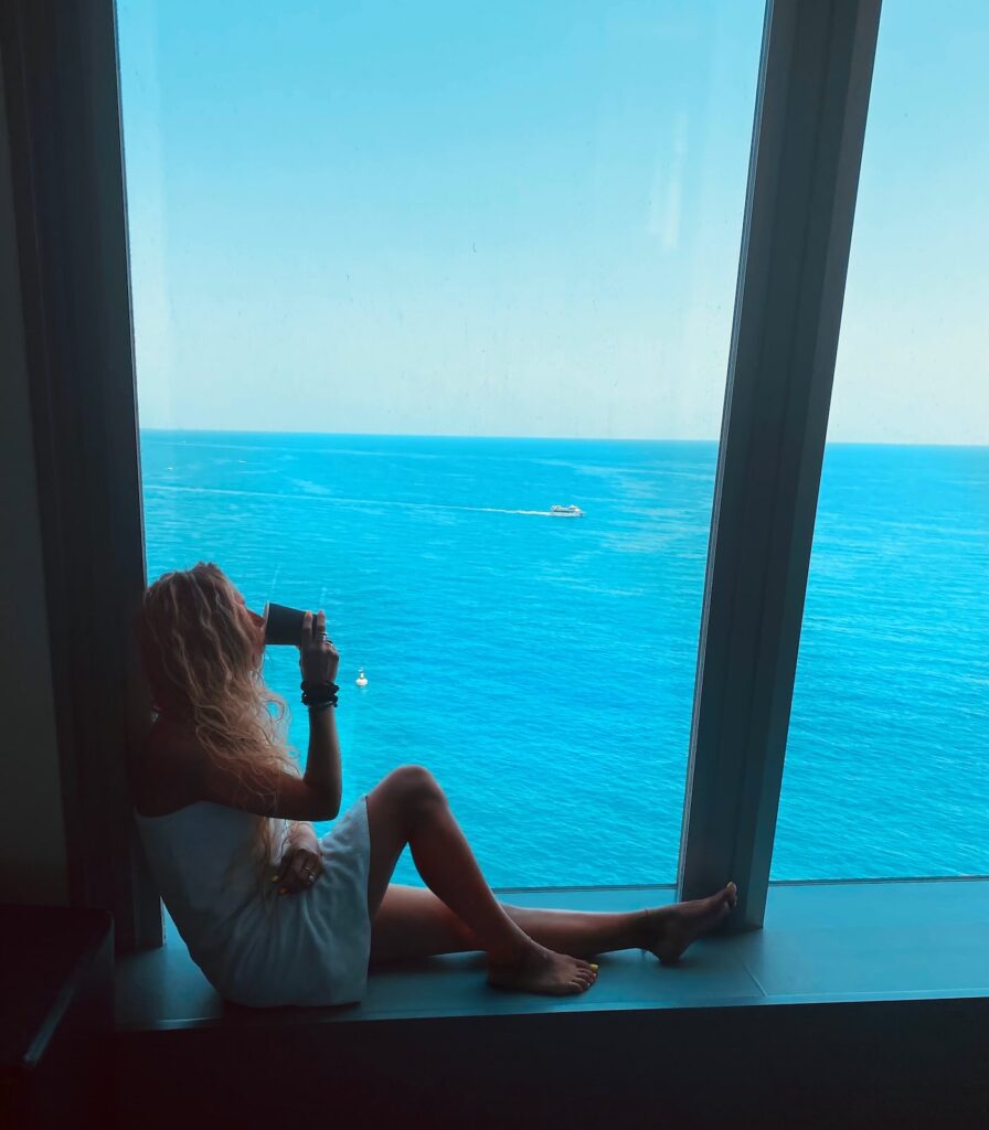 Vista sul mare da una camera del W Barcelona, hotel dove dormire a Barcellona