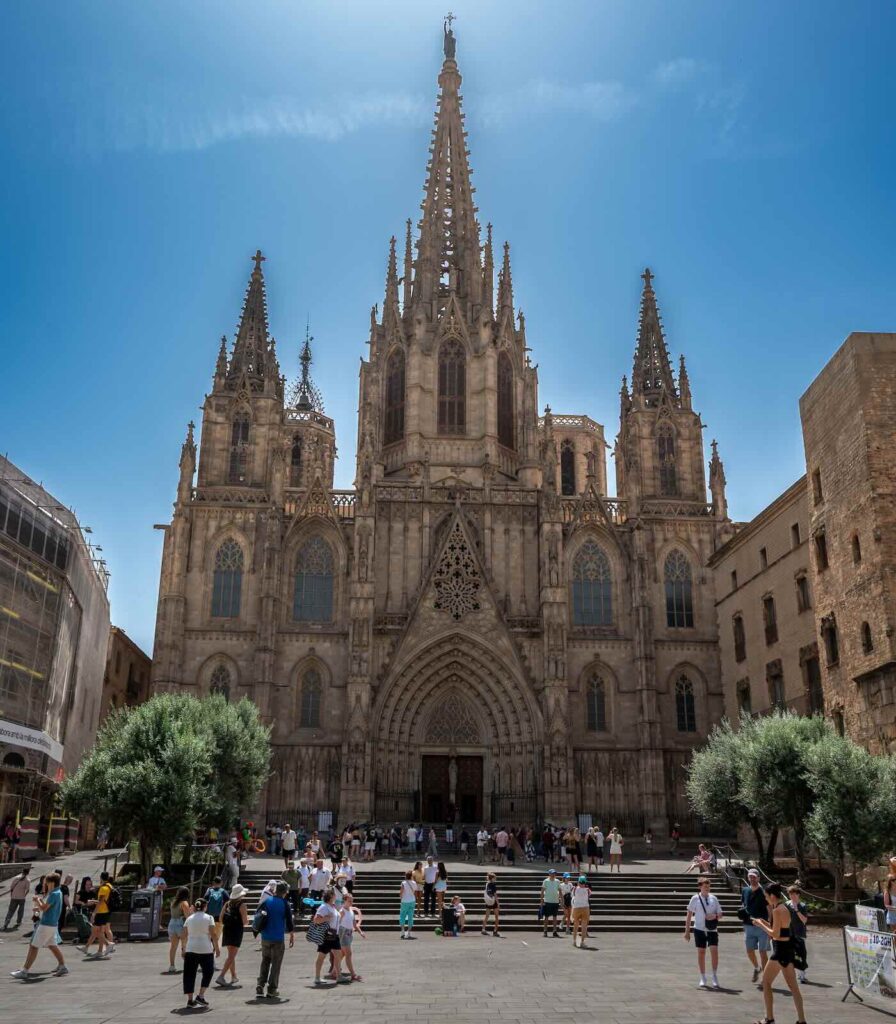 Facciata della Cattedrale di Barcellona nel cuore del Barri Gòtic
