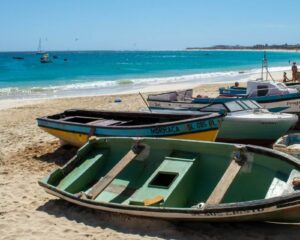 Cosa vedere a Ilha do Sal, Capo Verde: mare turchese, saline, squali e villaggi dal ritmo lento
