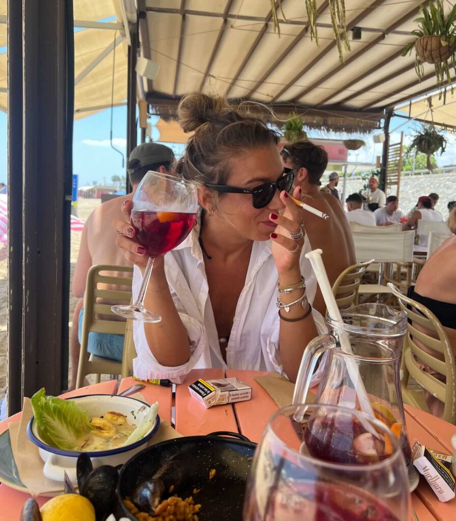 Pranzo in un chiringuito sulla spiaggia di Barcellona