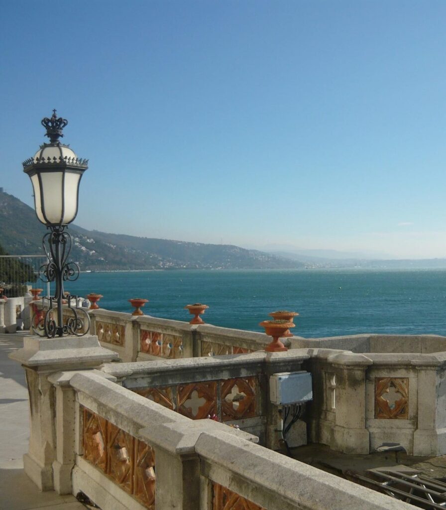 Terrazza del Castello di Miramare affacciata sul Golfo di Trieste