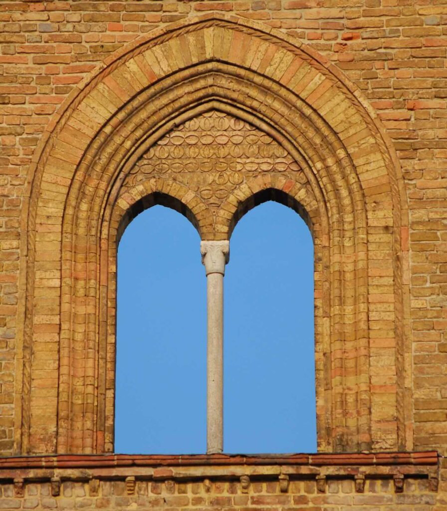 Finestra della Chiesa di San Francesco, una delle chiese da vedere a Lodi