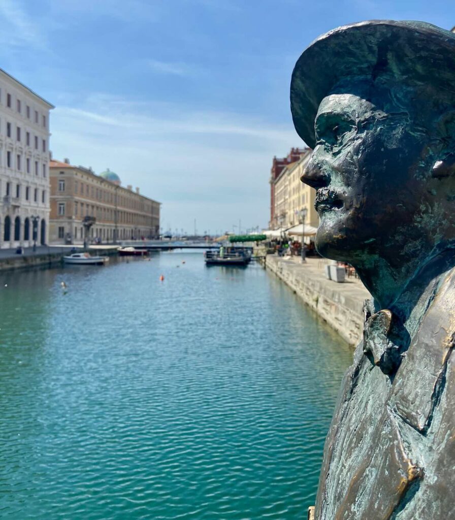 Statua di James Joyce sul Canal Grande, cosa vedere a Trieste