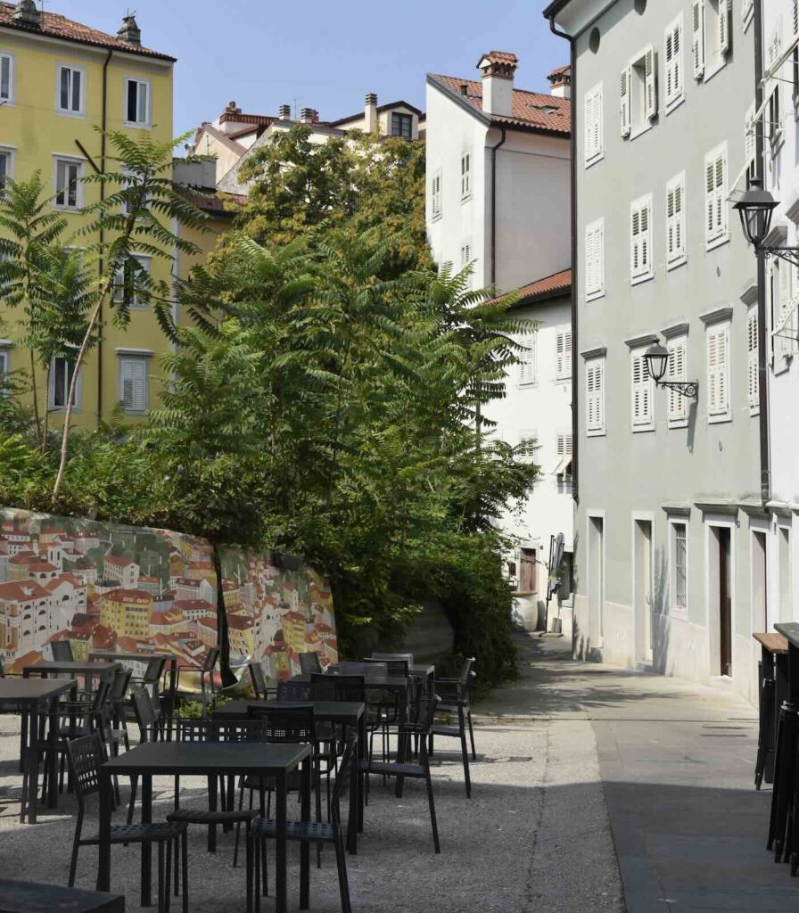 Piazzetta e vicoli di Cavana nel centro storico di Trieste