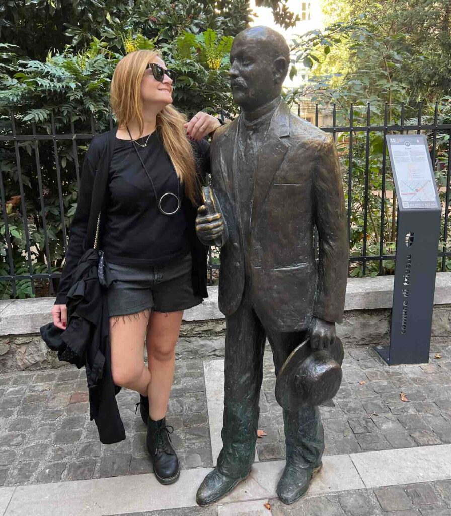 Statua di Italo Svevo in Piazza Hortis a Trieste